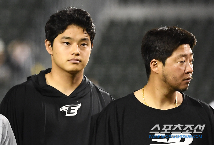 들쭉날쭉 경기력에 승부처에서 난조, 볼넷 사구로 무너지는 '슈퍼루키' 김…