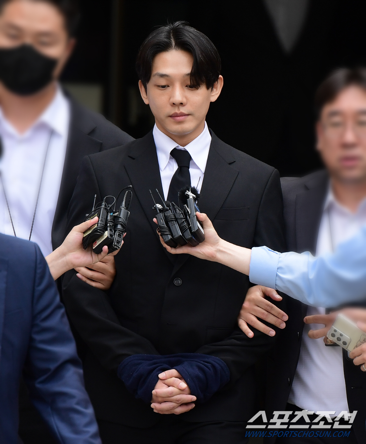 [종합] "警영장 재신청 포기"…유아인, '프로포폴→코카인' 수사 마무리…