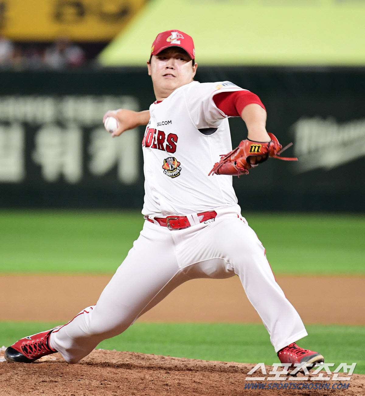 이틀 연속 구원승 챙긴 불펜 투수의 감사 인사 "야수 선배들 없었다면…"…