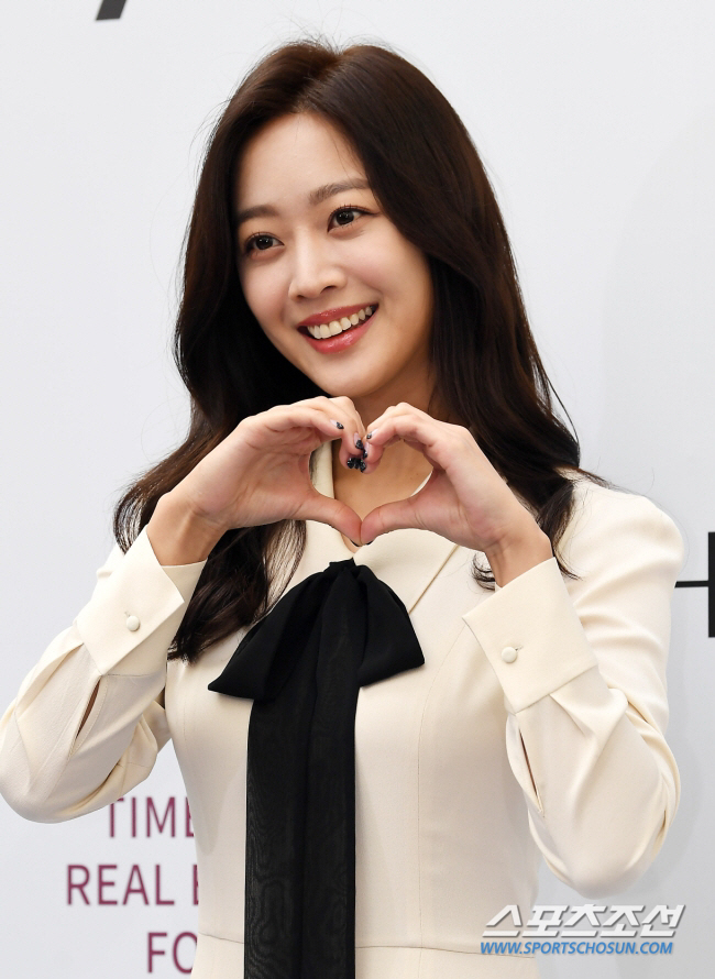 [단독] 수억원 출연료? 쿨하게 포기..조보아, '구미호뎐1938' 향한…