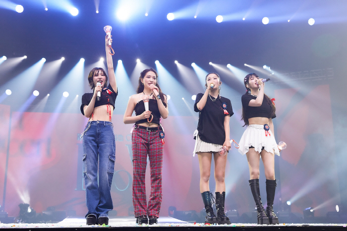 "매혹적일 만큼 완벽"…레드벨벳, 첫 유럽투어에 쏟아진 극찬