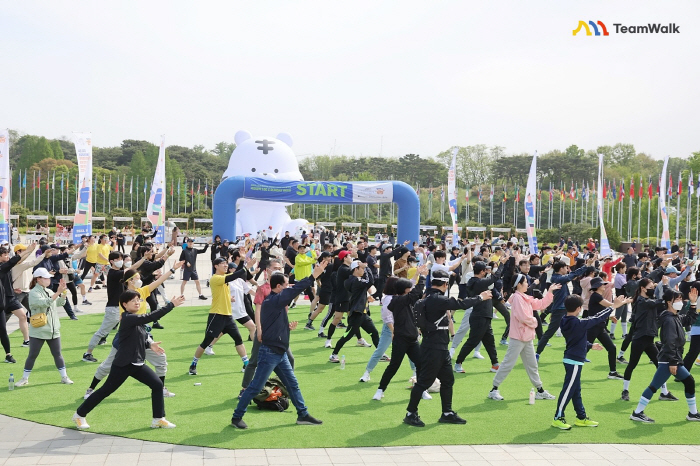 "뭉쳐야 더 즐겁다!"…건강관리·스포츠앱 '팀 운동'으로 동기부여 ↑