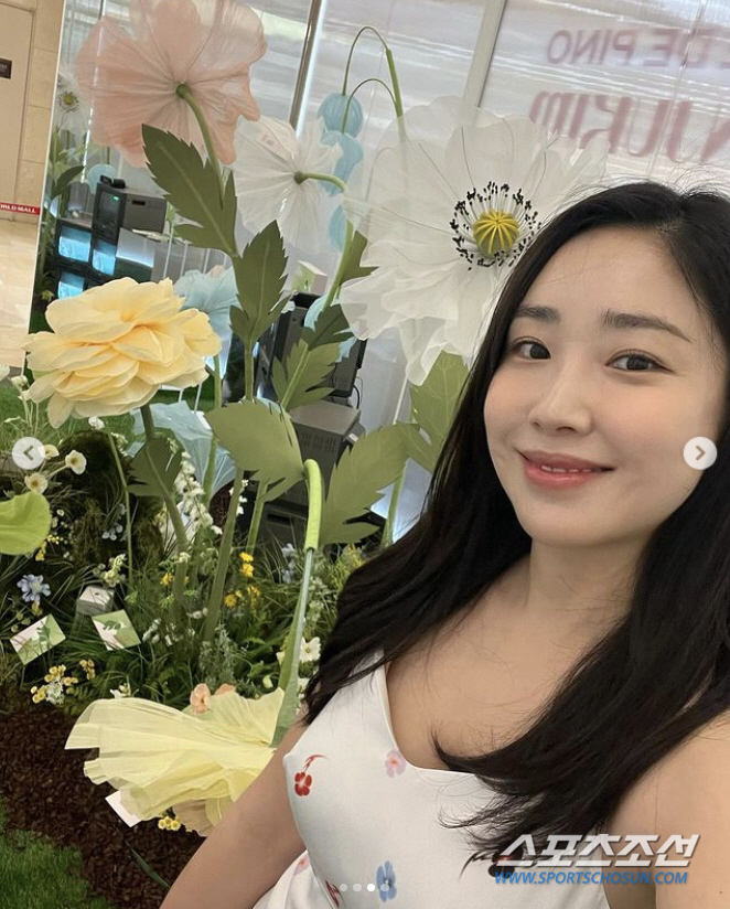 '둘째 출산' 최희, 두달 만에 완벽 다이어트? '슬립형 원피스'로 몸매…