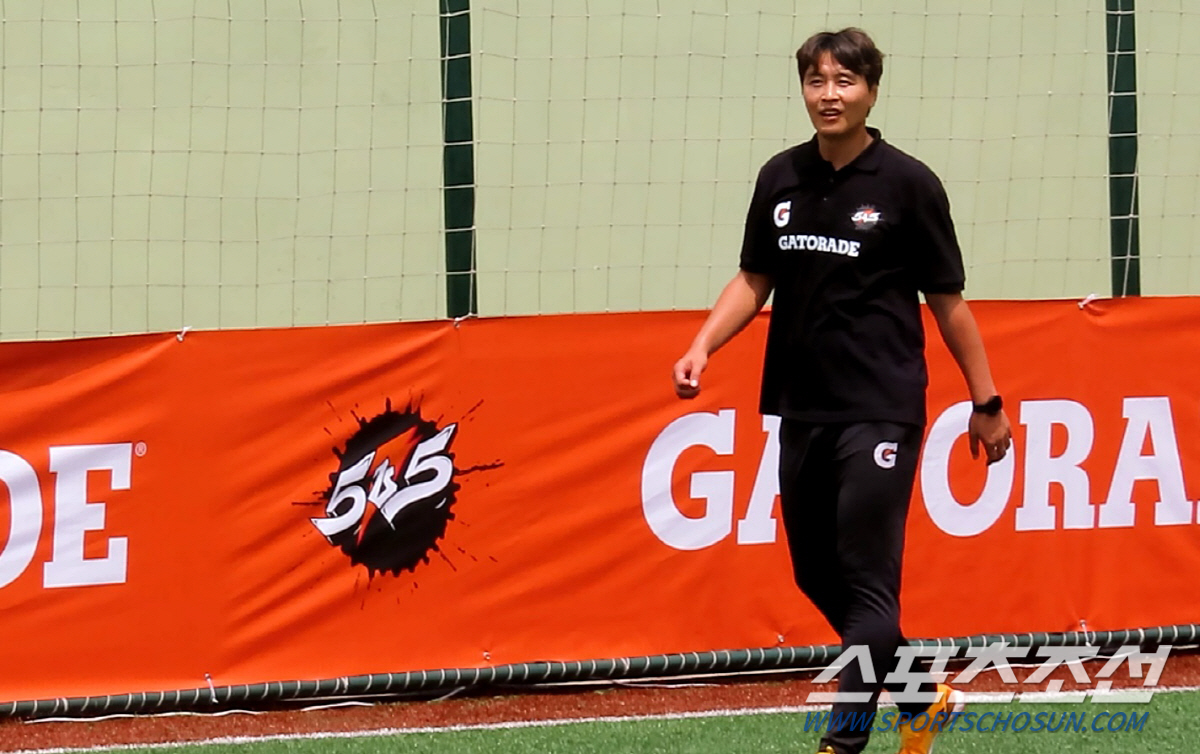 [단독인터뷰]'라이언킹' 이동국 '영혼의 투톱' 김은중 감독에게 "훌륭한…