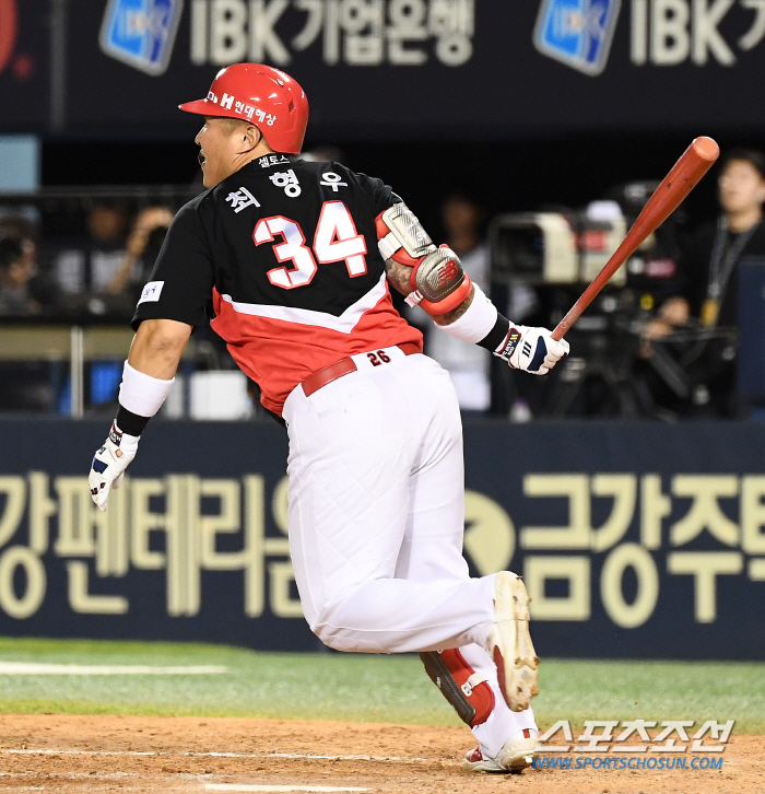 "왕조 시절 못지 않다" 불혹의 해결사 향한 극찬…2년 연속 40세 황금…