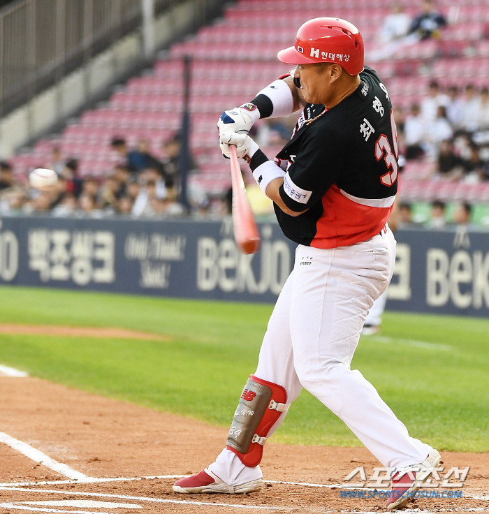 "왕조 시절 못지 않다" 불혹의 해결사 향한 극찬…2년 연속 40세 황금…