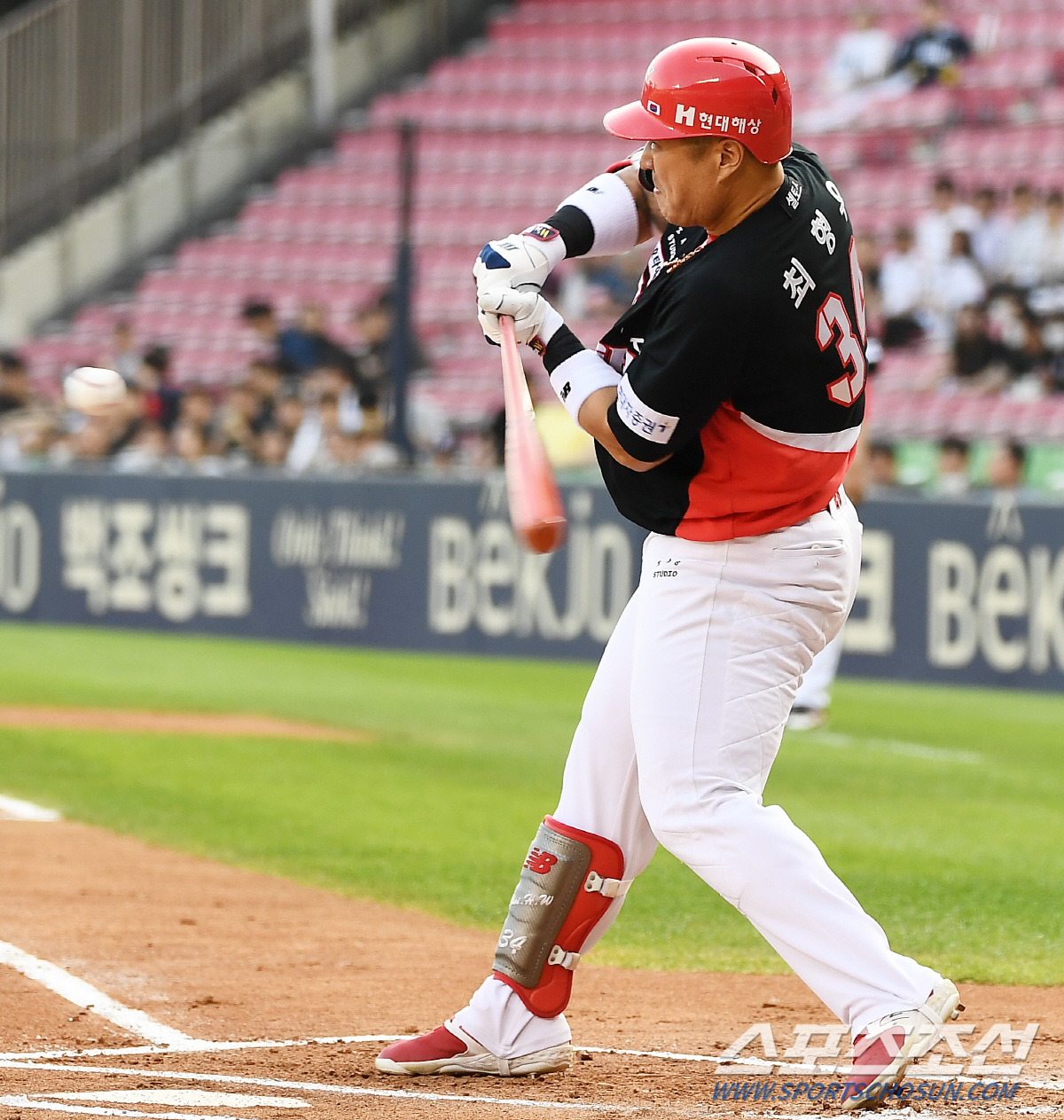 "왕조 시절 못지 않다" 불혹의 해결사 향한 극찬…2년 연속 40세 황금…