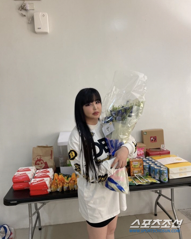 박봄, 살이 확실히 더 빠진 듯…'하의실종룩'까지 과감 소화