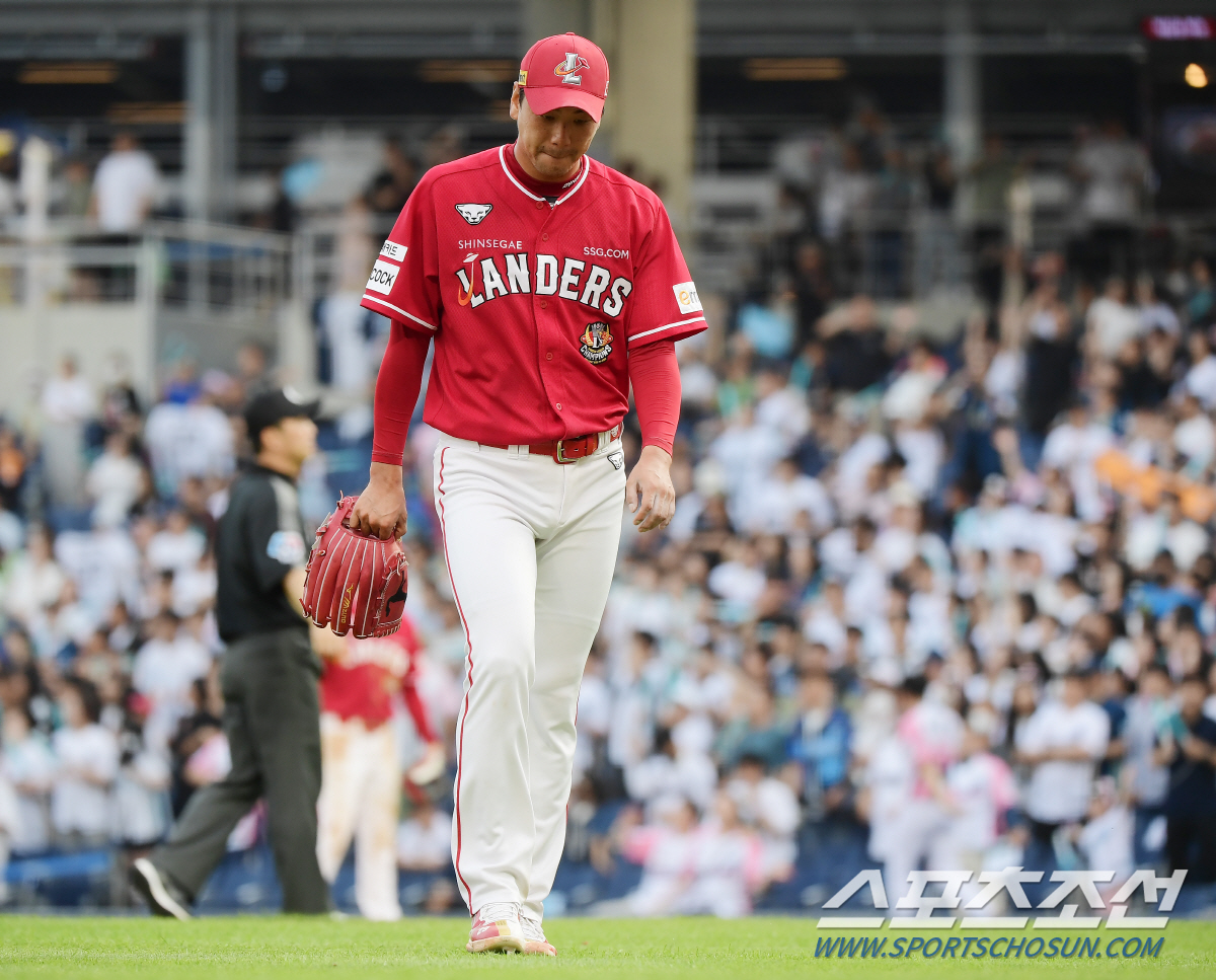 3번 고개 숙이고 시작했지만…돌아온 김광현 4실점 뭇매[창원 리포트]
