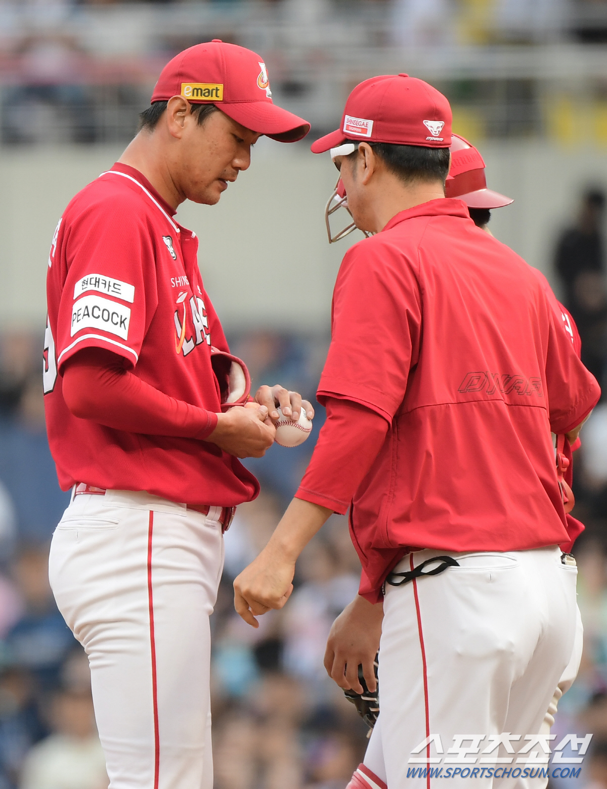 3번 고개 숙이고 시작했지만…돌아온 김광현 4실점 뭇매[창원 리포트]