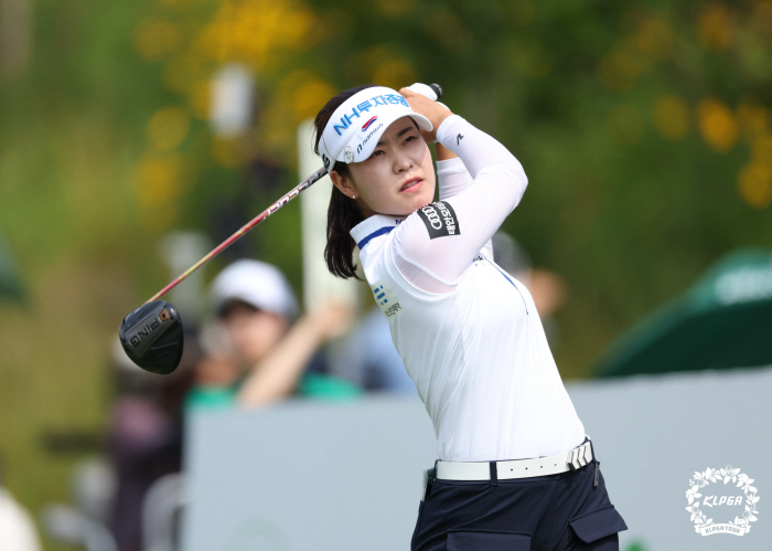 "불안한 미래, 후회됐던 과거와 이별" 책에서 찾은 해답, 돌아온 퀸, 통산 17승+KLPGA 5번째 대기록 동시 달성