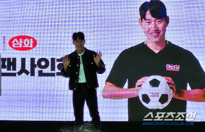 [현장스케치]"잠 설쳤어요" 팬 뜨거운 사랑 확인한 이강인, 그라운드 떠…