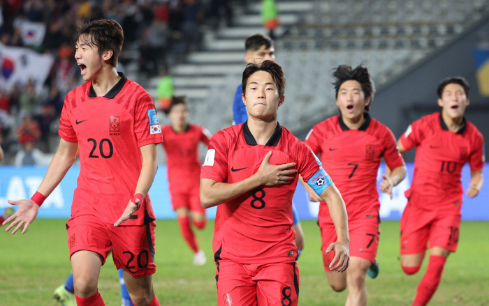 막내형, '이강인의 후예들' 향한 특급 응원…"韓 축구 발전, 후회 없이…