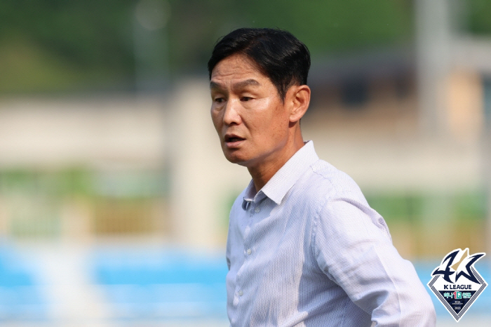 [현장인터뷰]'골가뭄'에 답답한 최용수 감독 "전방공격수 보강에 집중, …