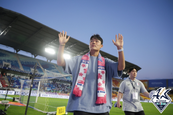 [현장에서]뜨거운 환호 속 '빅버드' 등장, 오현규 "수원, 밤낮 가리지…