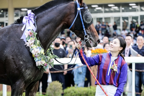 김혜선, 한국 경마 최초로 코리안더비 여성 기수 우승