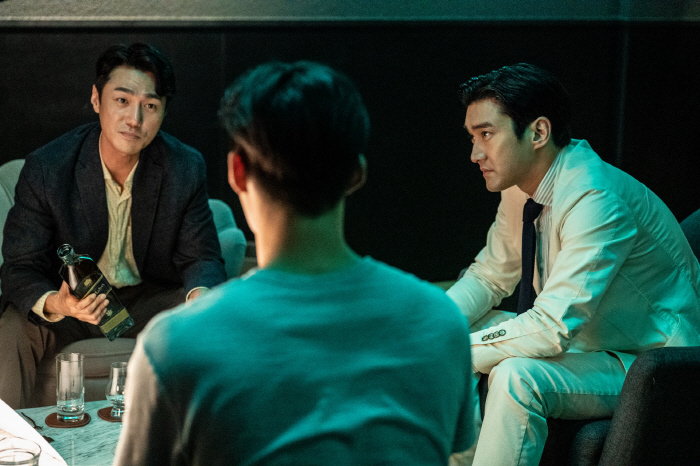 최시원의 강렬한 변신..'사냥개들'로 보여준 파격적 악행