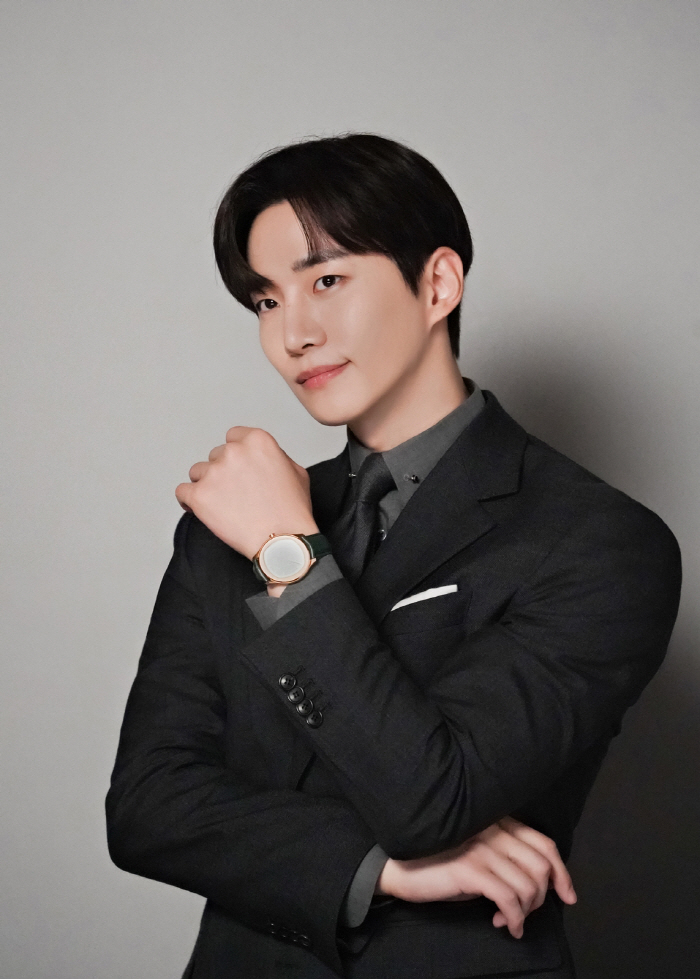 이준호, 곤룡포→쓰리피스 수트..'킹더랜드'로 보여줄 극강 매력