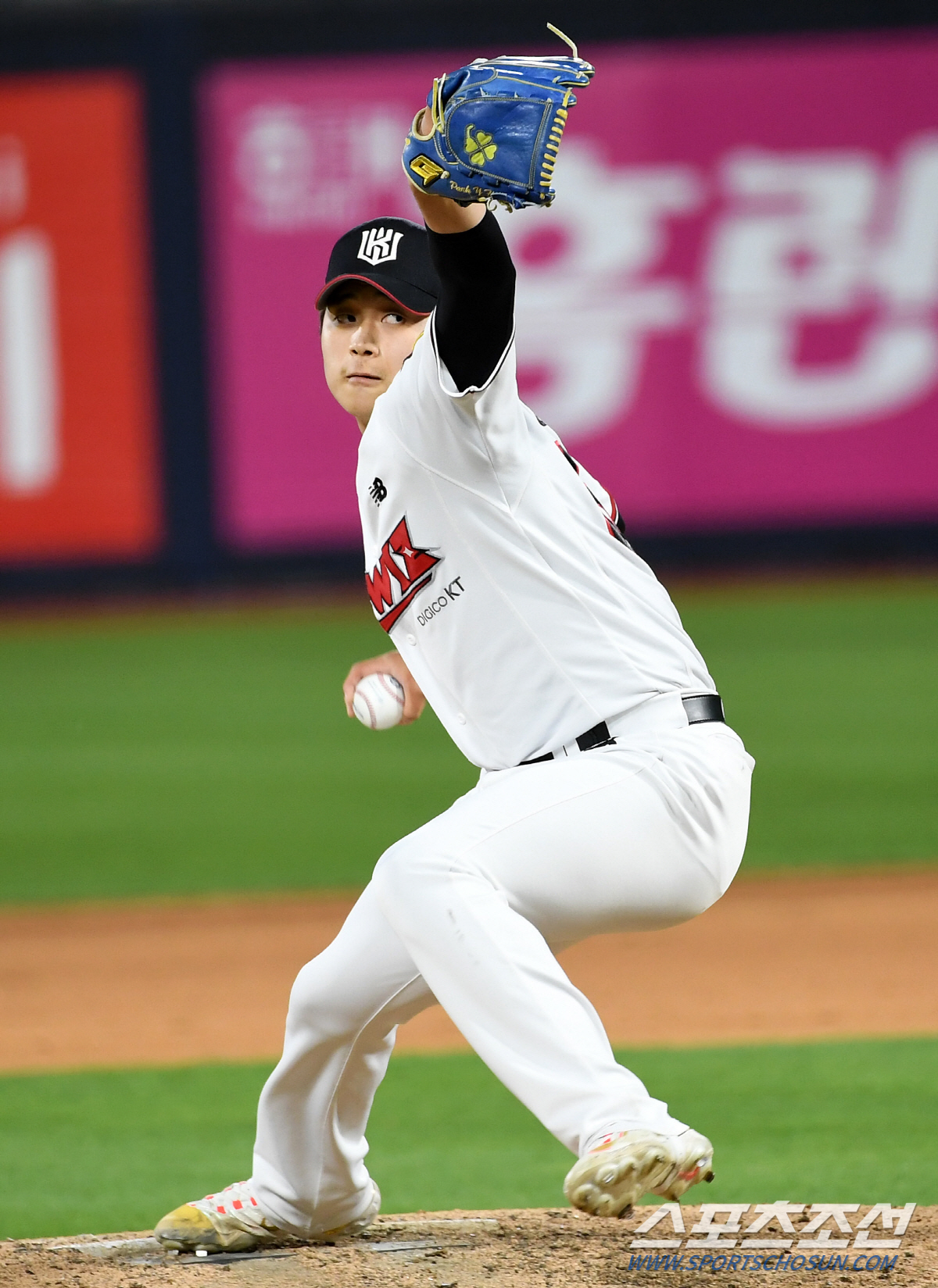 6일간 5등판 1승2홀1세 따낸 고졸 2년차 셋업맨 국대 성공. 적극 홍…
