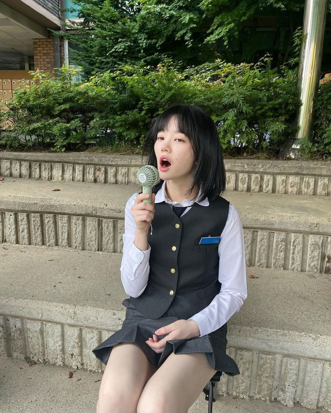 '이승기 처형' 이유비, '단발+교복' 찰떡 소화…10대 여고생인 줄 알…