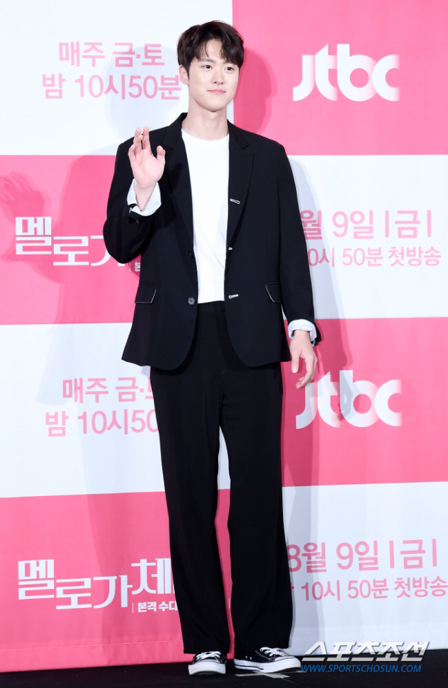 [종합] '오늘(13일) 전역' 공명 돌아온다..군백기 채운 '한산'·'…