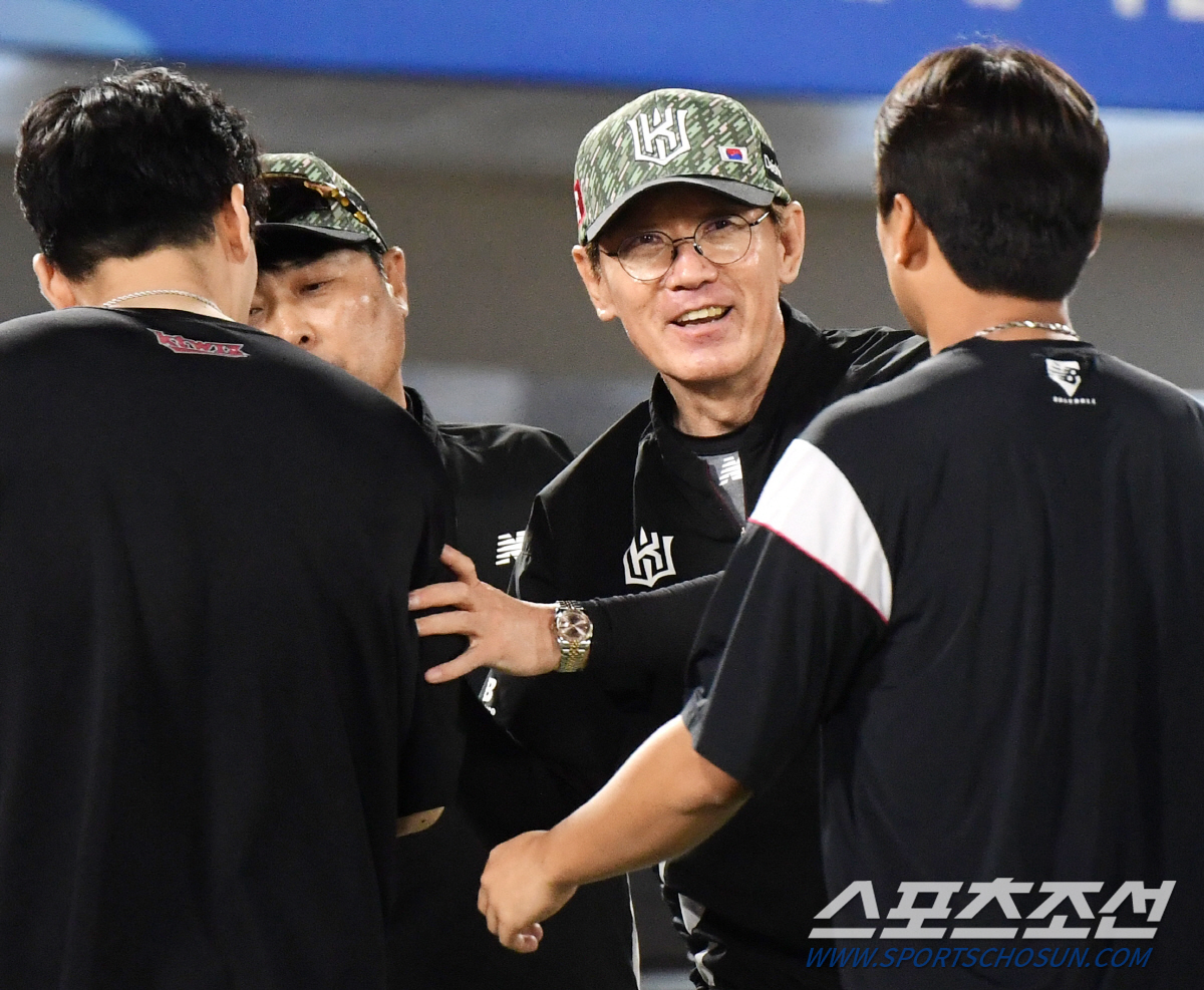작년 꼴찌→4위 마법 올해도? 탈꼴찌 직후 쿠에바스 승부수. 5위와 6게…