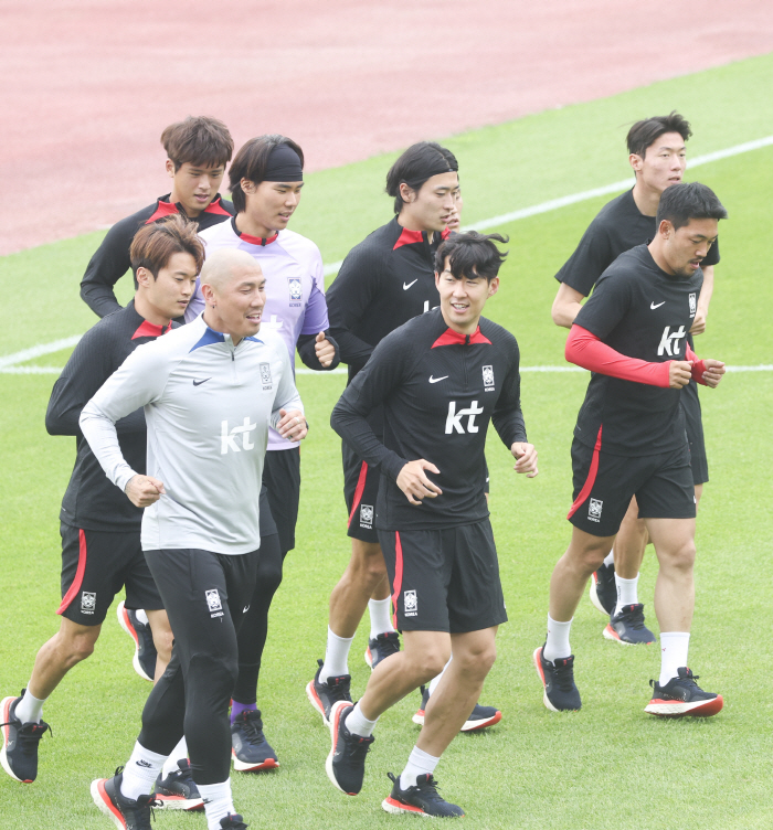 스포츠탈장 수술 받은 '회복의 신' 손흥민, 페루전 나설 수 있을까