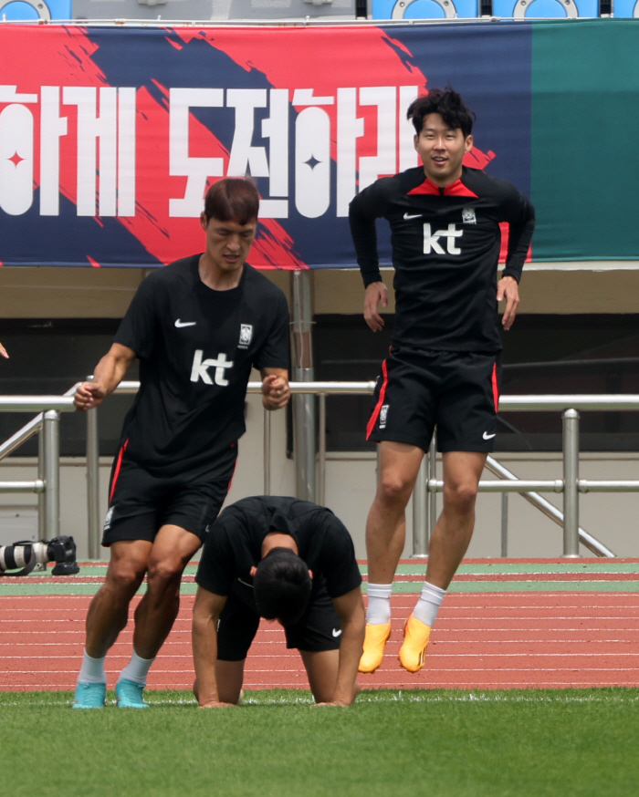 스포츠탈장 수술 받은 '회복의 신' 손흥민, 페루전 나설 수 있을까