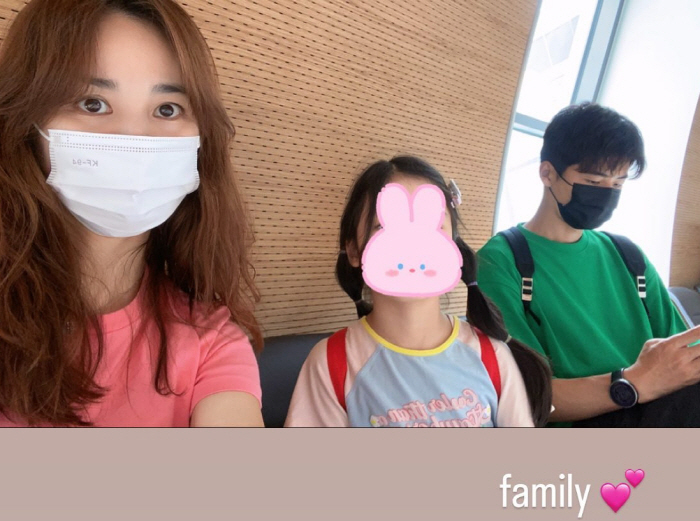'비주얼 부부' 한혜진♥기성용, 딸과 오붓한 시간...단란한 세 식구