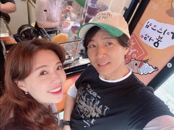 최수종♥하희라, 풋풋한 대학생 같은 부부의 데이트 "사랑을 나누는 행복한…