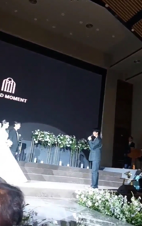 임영웅 "신랑=절친, 노래하다 울컥" 축가X막춤에 결혼식장 '난리'[종합…