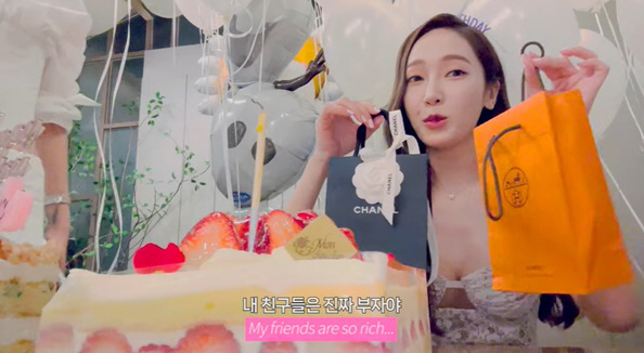 제시카 "내 친구들은 진짜 부자"..명품 생일선물 받고 찐행복 ('제시카…