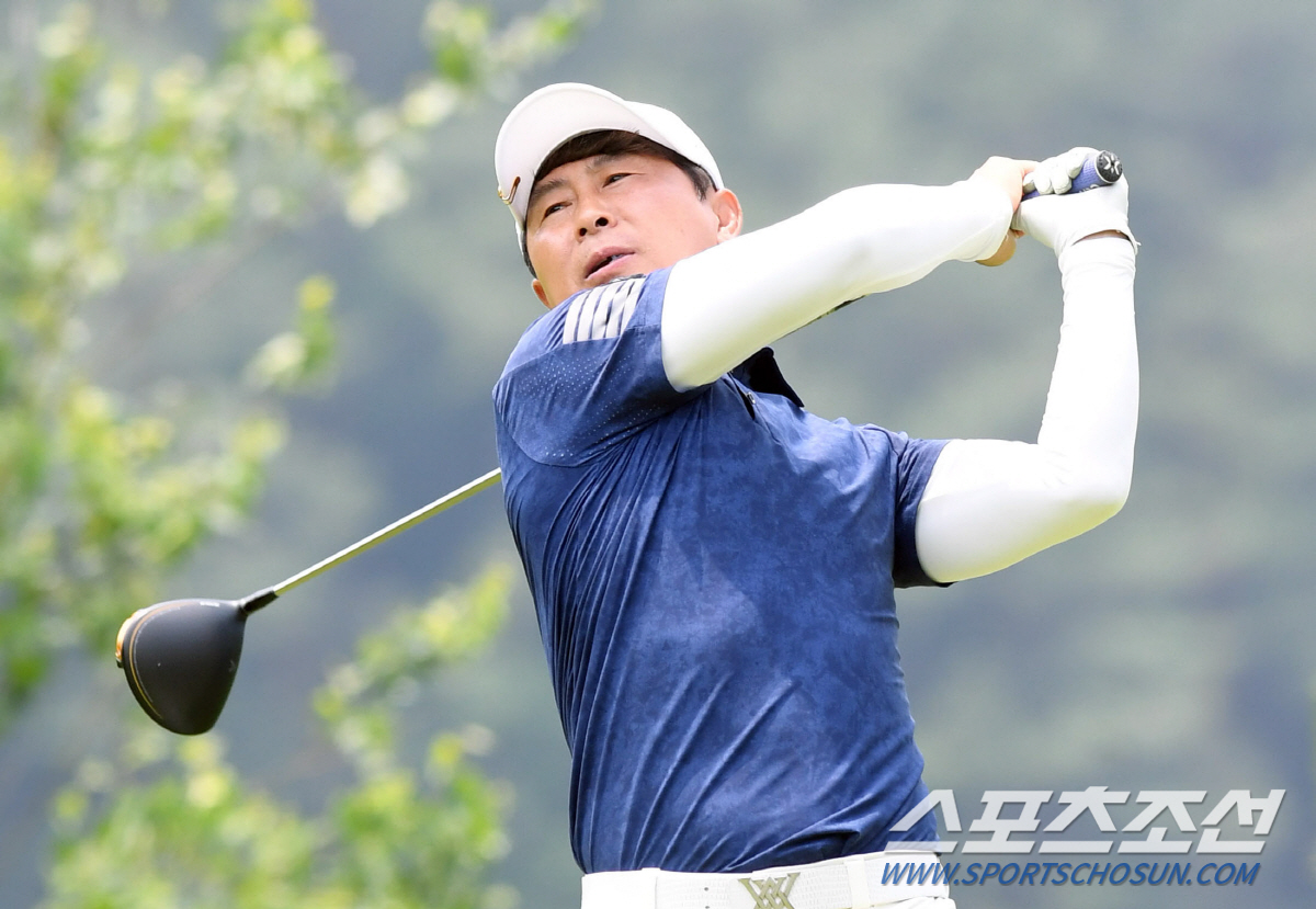 "장난 아니죠?" 박주영 울산 플레잉 코치, 2023 축구인 골프대회 첫…