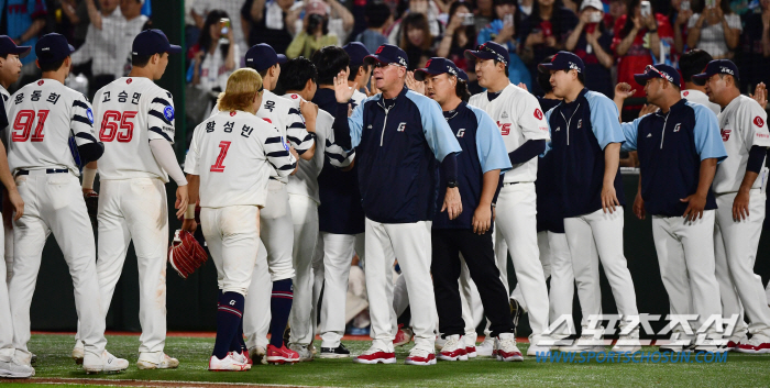 '모멘텀' 잡아챈 윤동희…"필요할 때마다 한방!" 외인 사령탑도 함박 미…