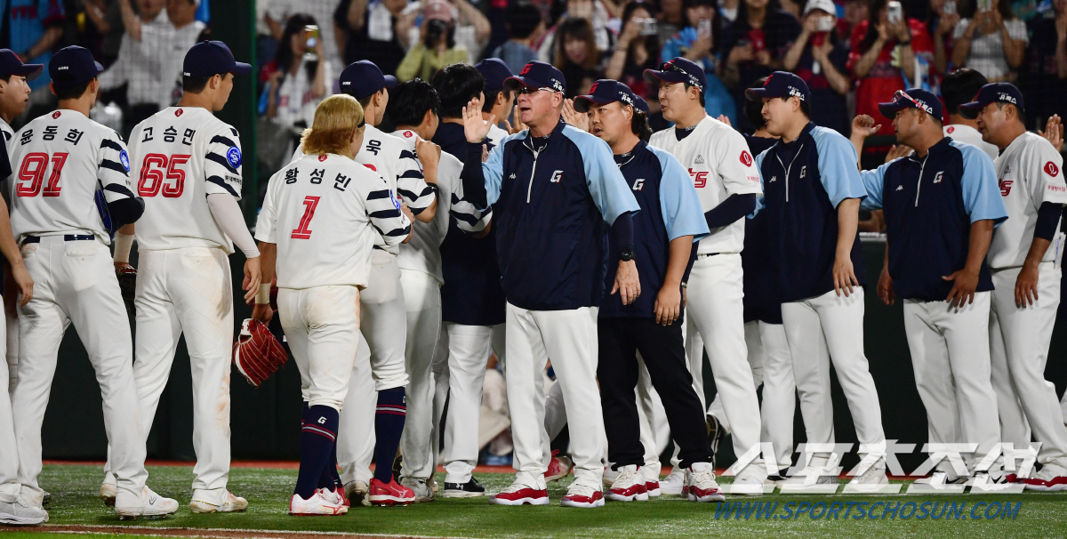 '모멘텀' 잡아챈 윤동희…"필요할 때마다 한방!" 외인 사령탑도 함박 미…