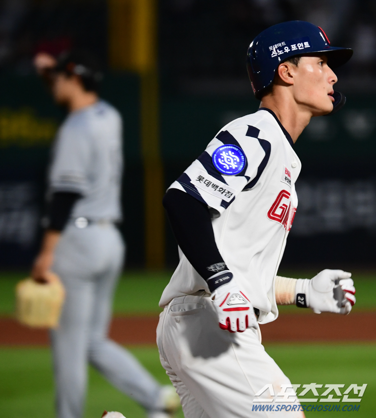 기록은 깨지라고 있지만, 문동주에게 '첫 피홈런 보다 아팠던 3회 강판'…