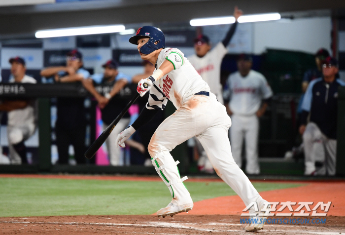 기록은 깨지라고 있지만, 문동주에게 '첫 피홈런 보다 아팠던 3회 강판'…