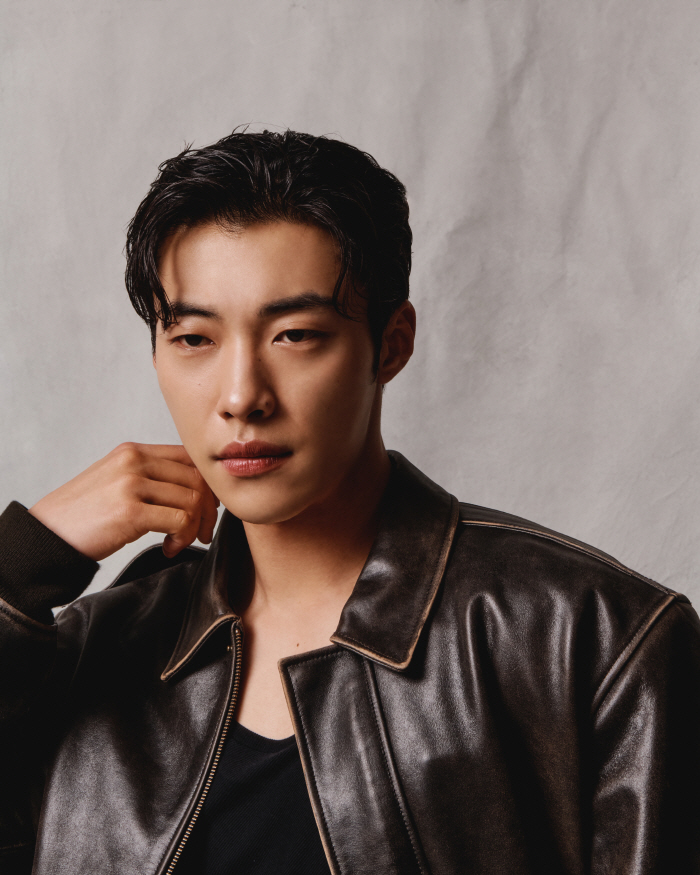 [인터뷰③] '사냥개들' 우도환, 보나와 미공개 러브신 삭제한 이유? "…