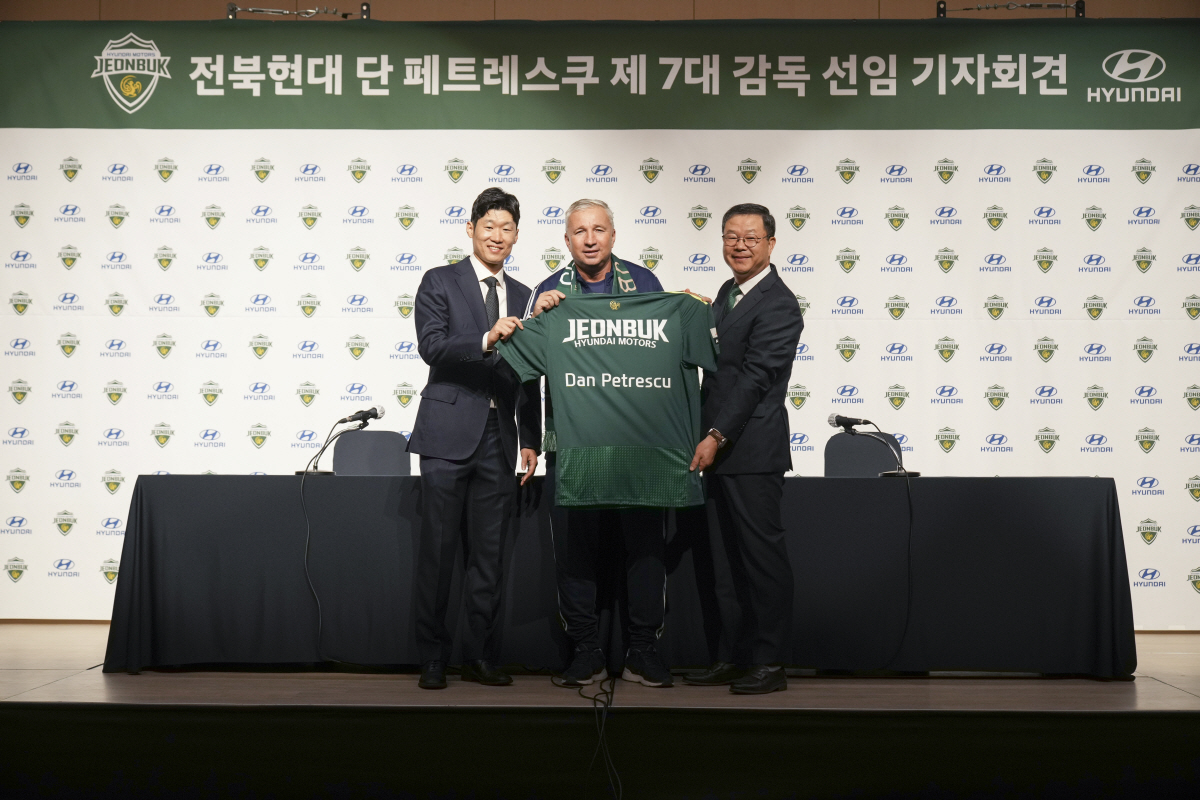 '승리'에 진심인 '단버지' 페트레스쿠 감독 "팀 스타일? 축구에서 가장…