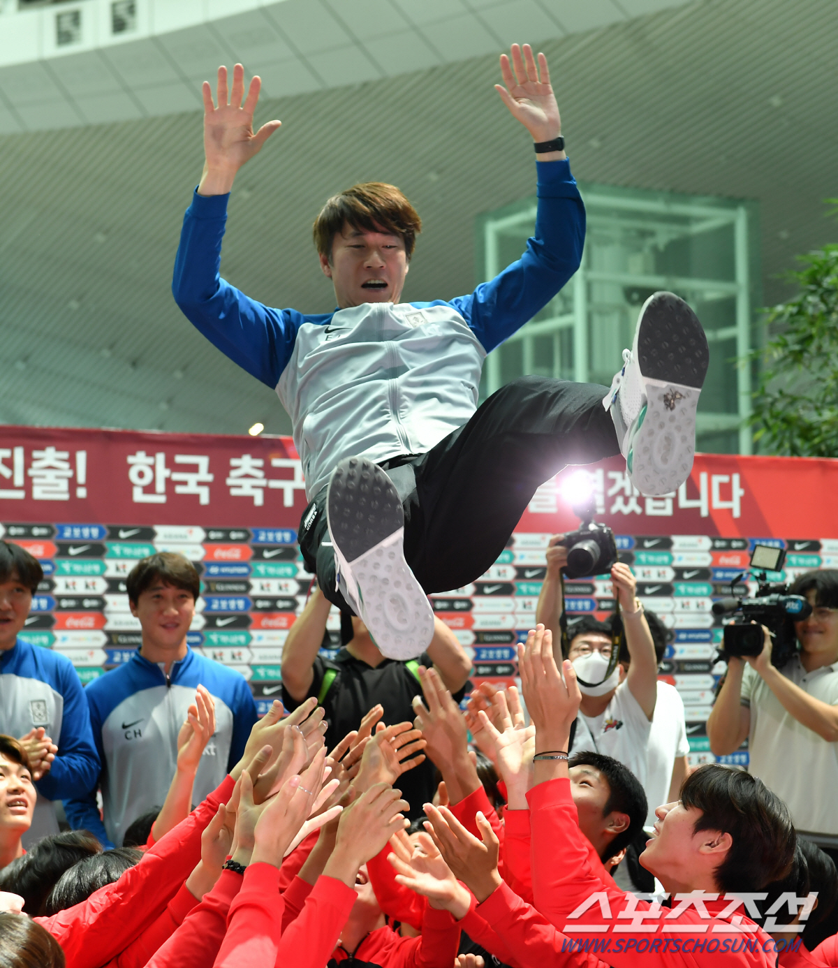 [현장스케치]'찬란했던 스무살의 여름' 김은중과 아이들, "韓, 빛나게 …