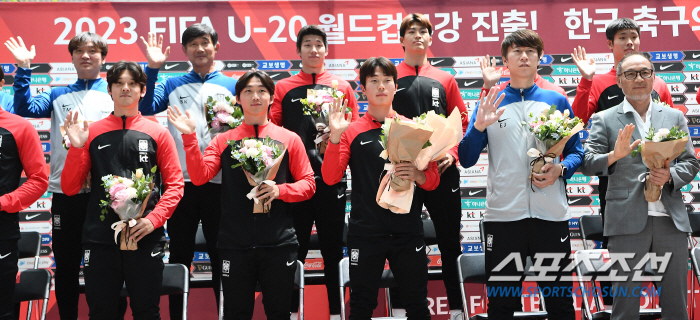 [현장스케치]'찬란했던 스무살의 여름' 김은중과 아이들, "韓, 빛나게 …