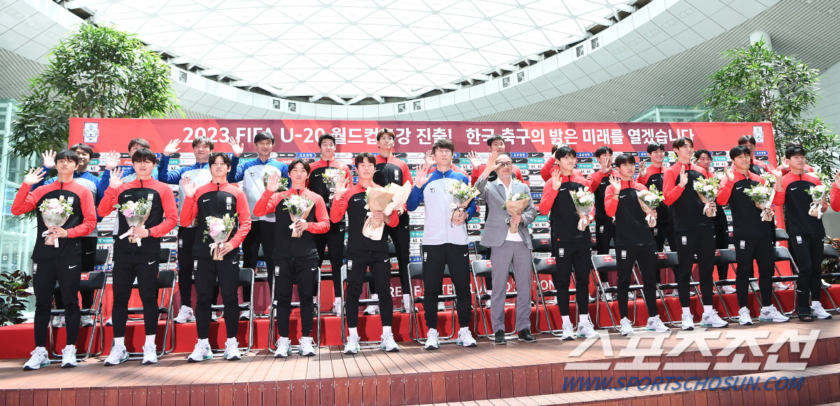 [현장스케치]'찬란했던 스무살의 여름' 김은중과 아이들, "韓, 빛나게 …