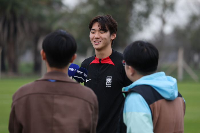 '구단주피셜' 4강신화 주역 김지수, EPL 브렌트포드 이적 위해 다음주…