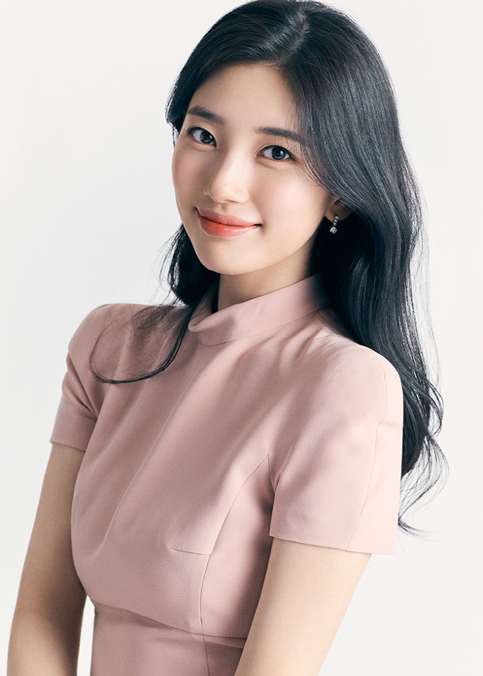수지 ‘한복의 미’ 세계에 알린다.."한복 입고 美 '타임스퀘어' 등장"