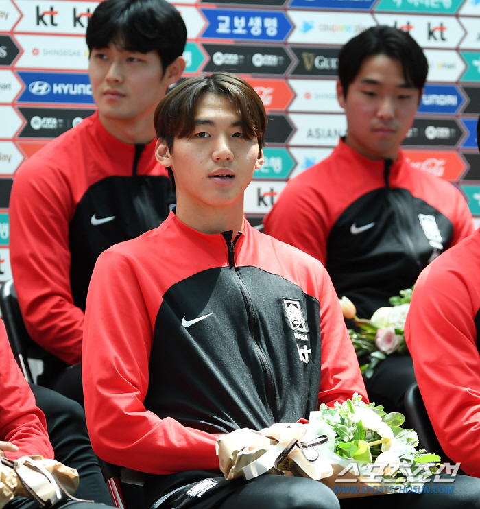 [단독]'브렌트포드 오퍼' 성남 김지수 EPL 직행, '워크퍼밋' 발급 …