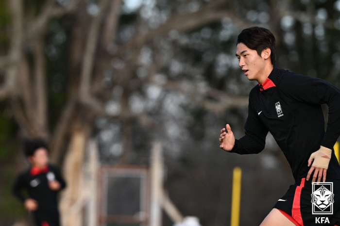 [단독]'브렌트포드 오퍼' 성남 김지수 EPL 직행, '워크퍼밋' 발급 …