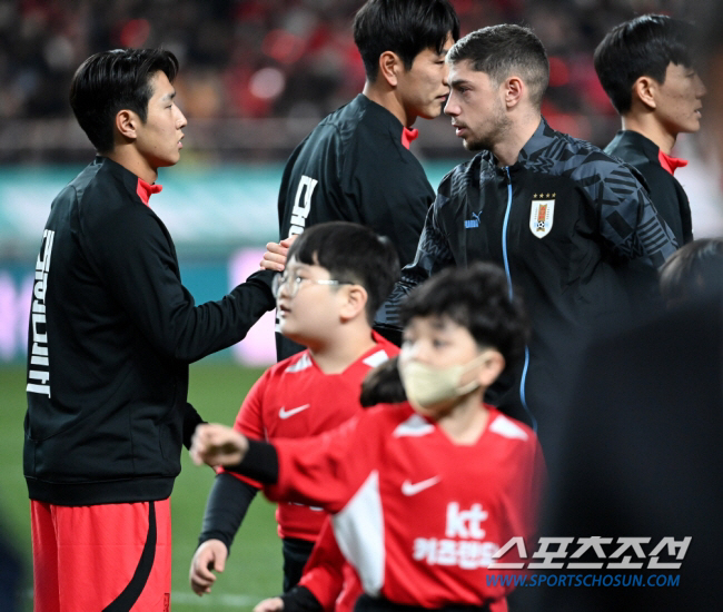 '이강인 살인태클 악연' 우루과이 스타, 리버풀 825억 공식 제안...…