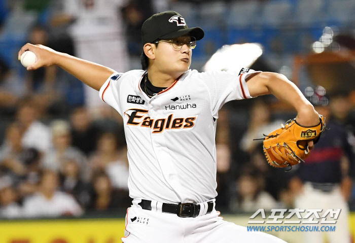 2군 첫 선발 김서현 2이닝 5안타 2실점…직구 가운데만 보고 던졌다, …