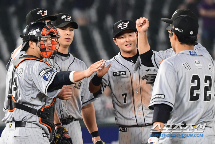 '한화와 1게임 차' 31시즌 동안 단 한번도 꼴찌를 안했던 유일한 팀,…