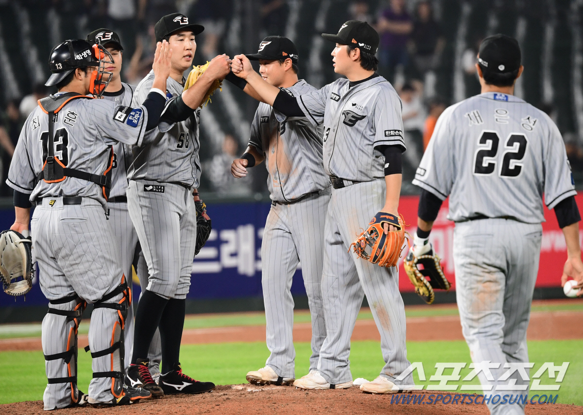 연장10회+4시간 혈투! 힘겨운 '위닝' 거머쥔 사령탑의 속내 [부산승장…